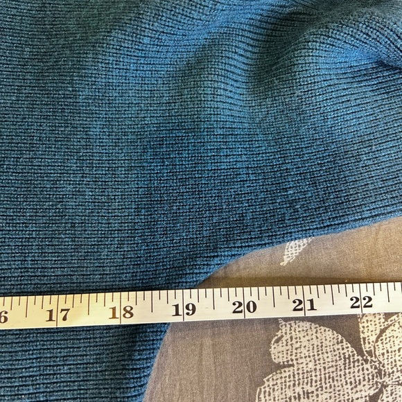 🤩”WHBM” Stylish Teal Blue Long Pullover Sweater w/ Sleeve Button Details Size XS - Picture 9 of 11